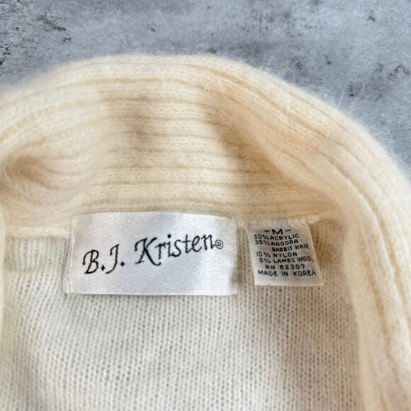 Vintage ivory angora blend cardigan scalloped sides womens size medium - Picture 3 of 9